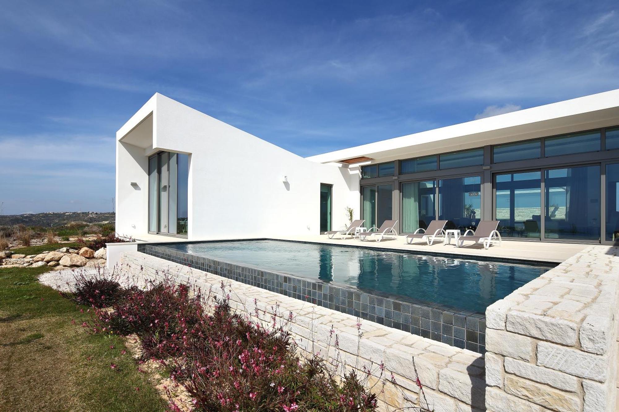 Minthis Resort Tsadha Zewnętrze zdjęcie Villa in Porto Covo, Portugal